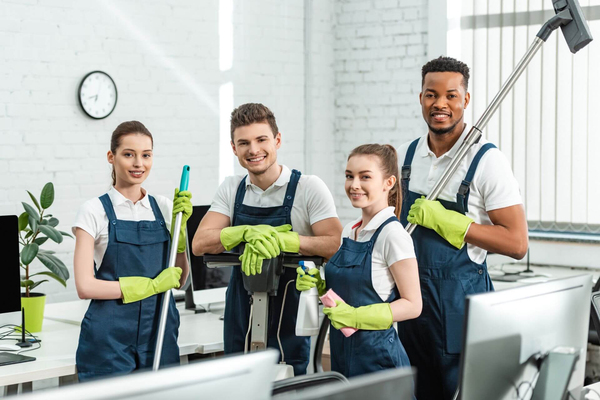 Pekerjaan Cleaning Service Adalah: Pengertian, Tugas, dan Tanggung Jawabnya